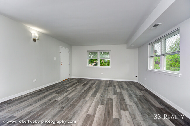 Building Photo - Charming 1-Bedroom Apartment in Arlington ...