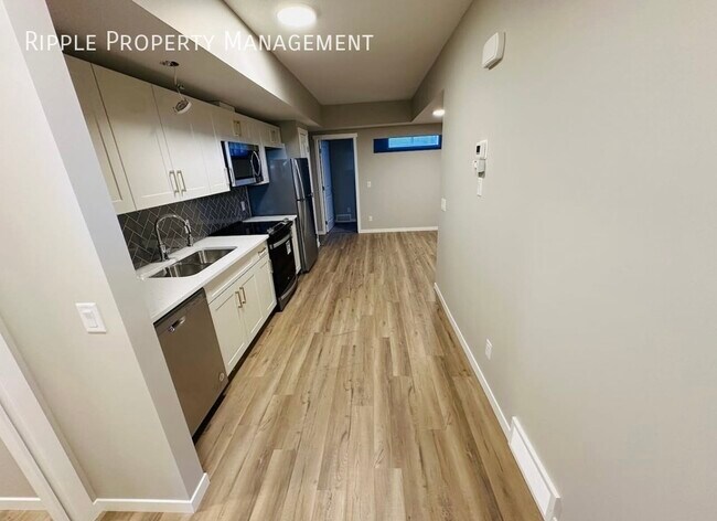 Photo du bâtiment - Modern 1 Beds, 1 Baths Basement/Lower | Av...