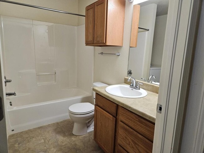 Building Photo - 2200 Elizabeth Ave