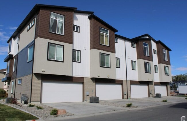 Building Photo - 144 E Abbeville Ct