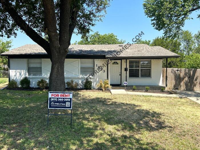 Primary Photo - 1833 Grove Cir