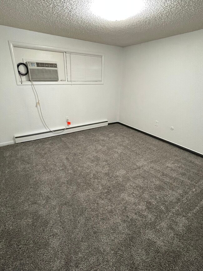 Dormitorio #1 - 2901 8th Ave N