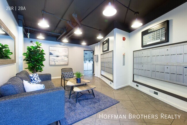 Building Photo - 11473 Riverside Dr