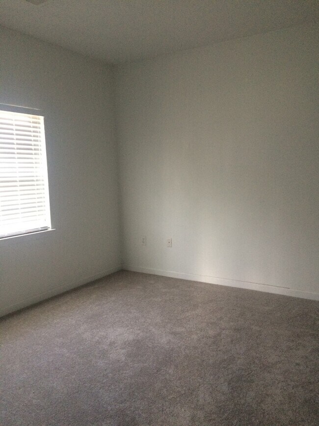 Foto del edificio - 2 Bed, 2 Bath Condo for Rent in Sweetwater