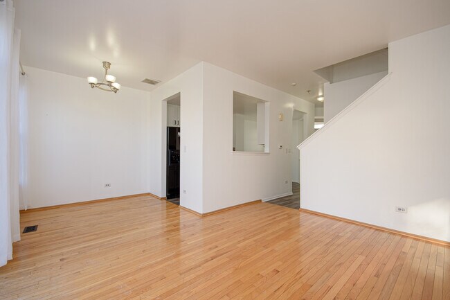 Building Photo - 2976 White Thorn Cir