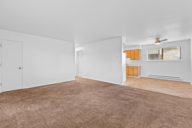 Foto del edificio - Large Luxurious home complete with Washer and Dryer! Large Patio area.