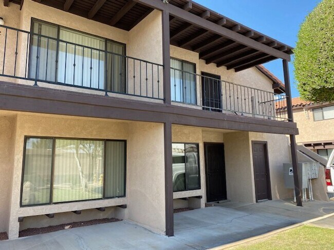 Building Photo - 2BR 1 BA Upstairs Condo / Riverfront Complex