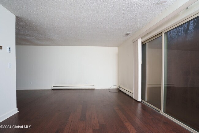 Building Photo - 7 Briarwood Terrace