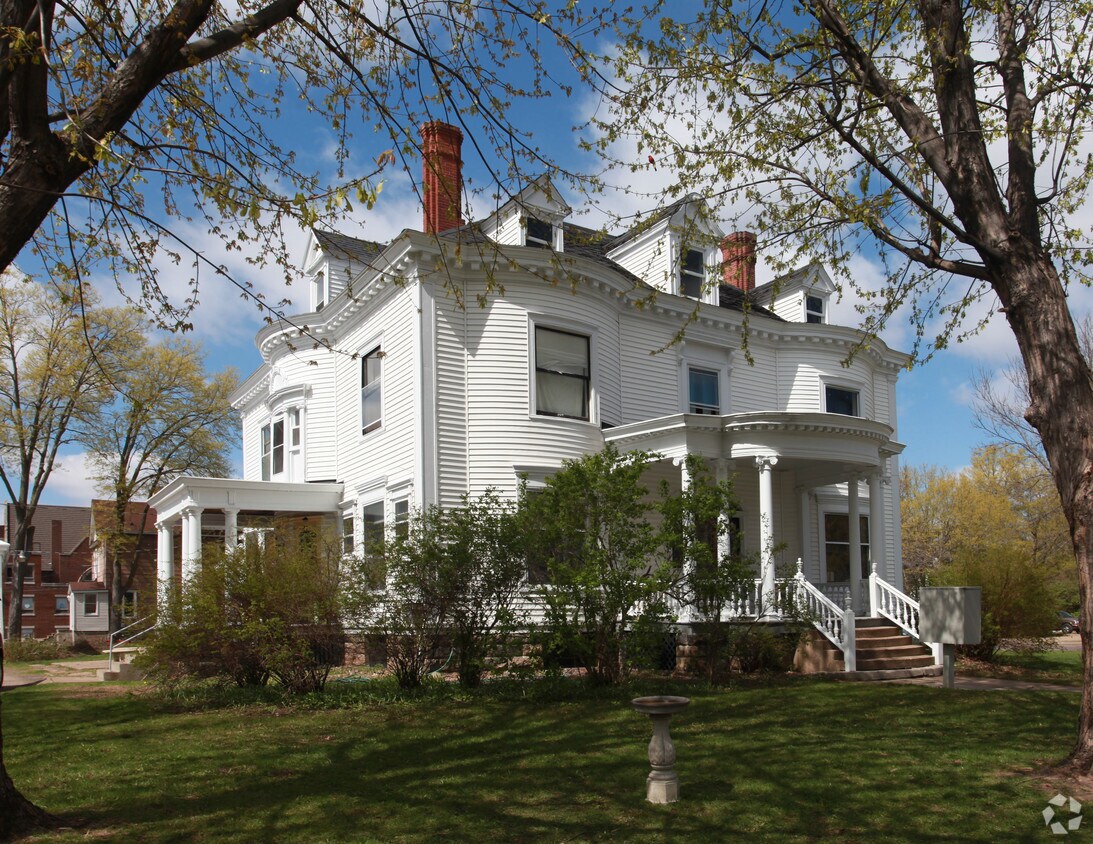 Building Photo - 620 3rd Ave