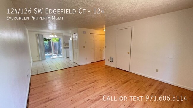 Foto del edificio - 124/126 SW Edgefield Ct-124