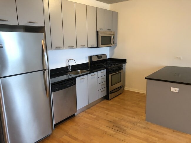 Kitchen - 659 W Randolph St