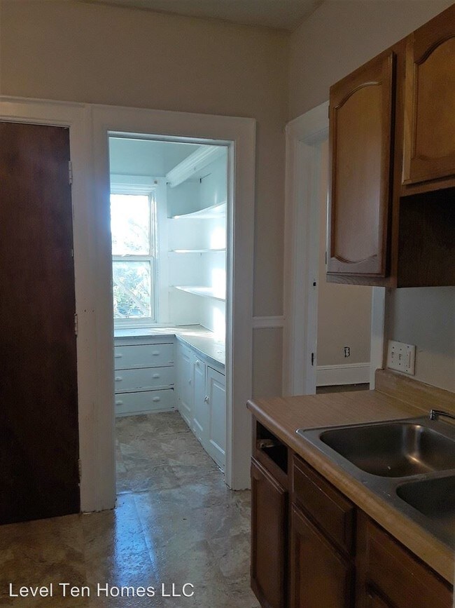 Foto del edificio - 2445-2447 N 34th St
