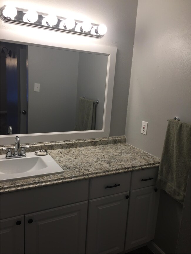 Building Photo - 9511 Contessa Dr