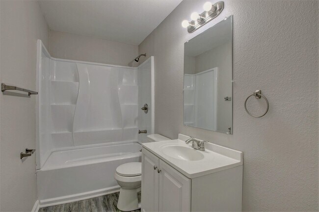 Building Photo - 20 Hiland Pl