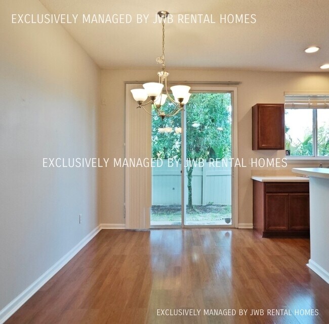 Foto del edificio - 2394 Sunset Bluff Dr