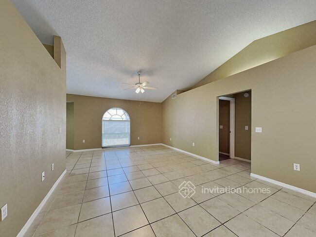 Building Photo - 212 Kingshill Ct SE