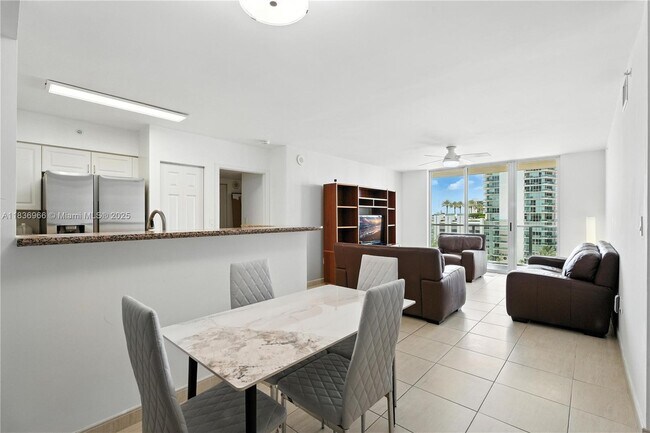 Building Photo - 1155 Brickell Bay Dr