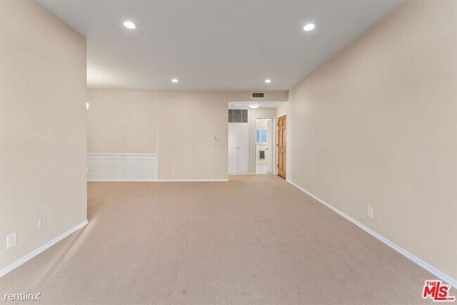 Foto del edificio - 1 br, 1 bath Condo - 115 Marguerita Ave Apt C
