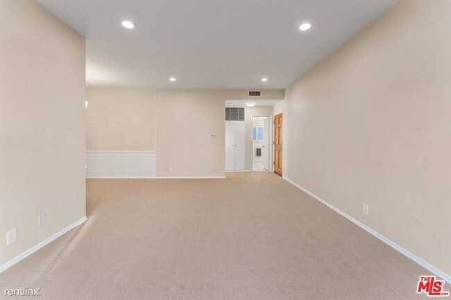 Building Photo - 1 br, 1 bath Condo - 115 Marguerita Ave Apt C