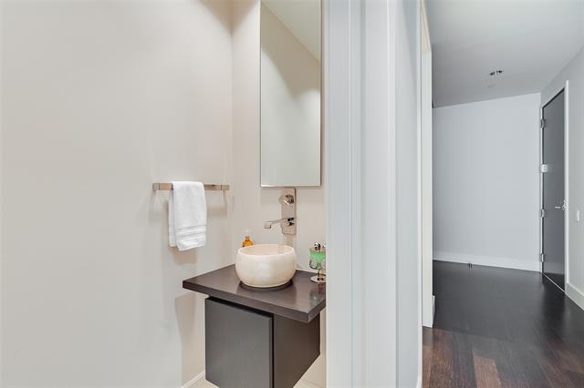 Foto del edificio - 2408 Victory Park Ln