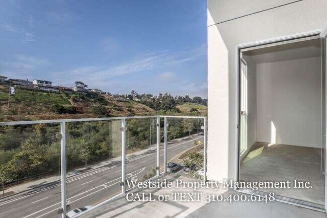 Foto del edificio - 12655 Bluff Creek Dr
