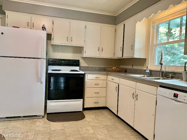 Foto del edificio - 3 br, 1.5 bath Townhome - 737 Market St