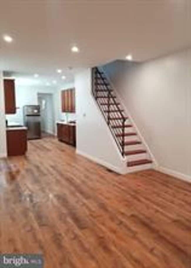 Building Photo - 3739 Midvale Ave