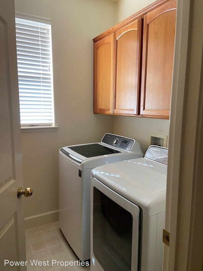 Building Photo - 3 br, 2.5 bath House - 101 Benson Terrace