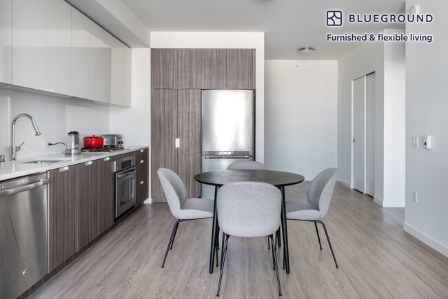 Building Photo - 8 10th St