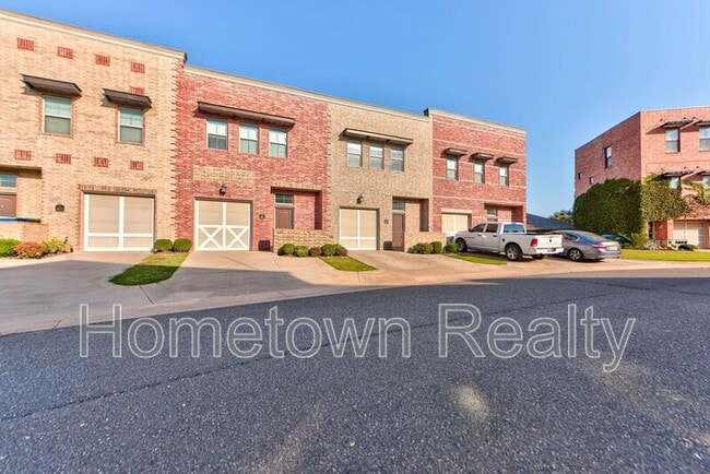 Building Photo - 459 S Fretz Ave