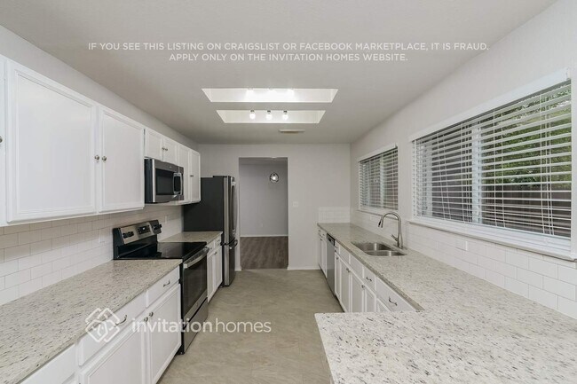 Foto del edificio - 10622 Manor Creek