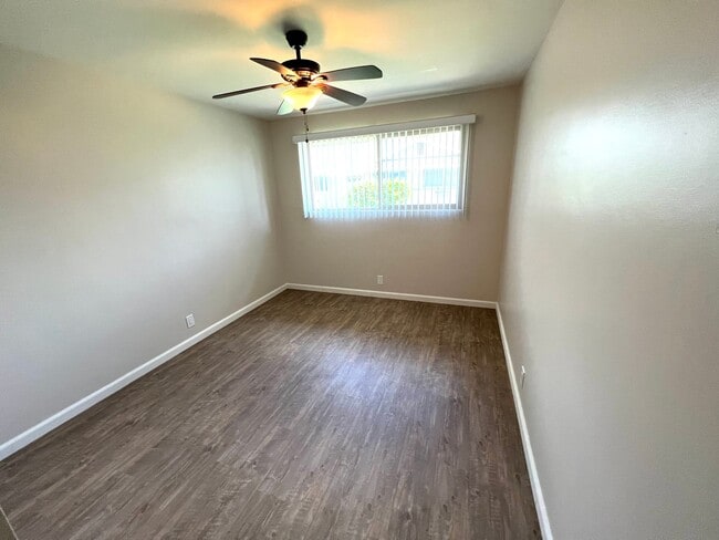 Building Photo - Charming 1 Bedroom unit, completely remodeled with In-Unit Washer/Dryer!