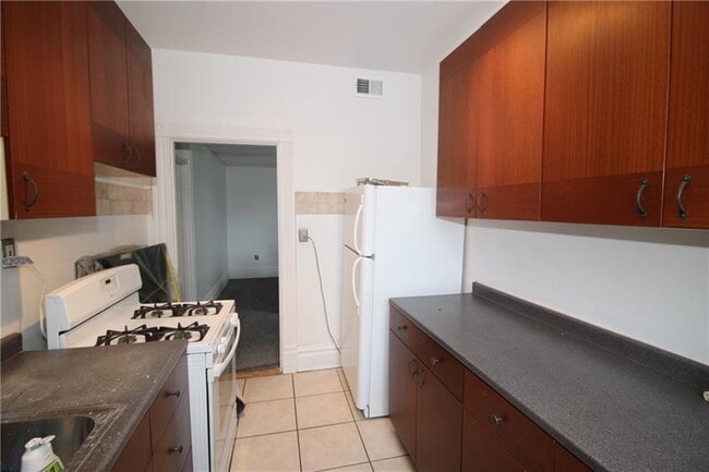 Building Photo - 318 2nd St