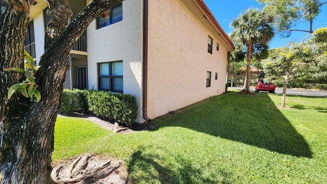 Building Photo - 15710 E Waterside Cir