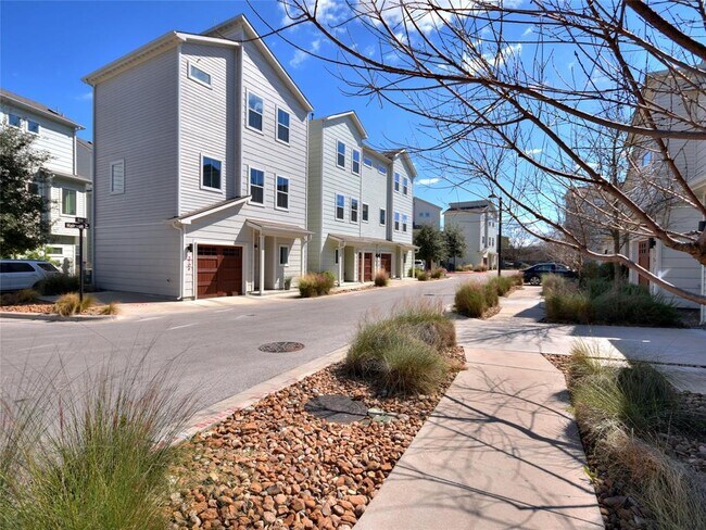 Foto del edificio - 2706 Halcyon Dr