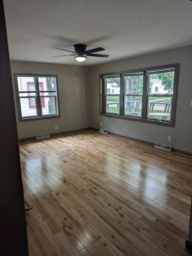 Building Photo - 3228 Maplewood St