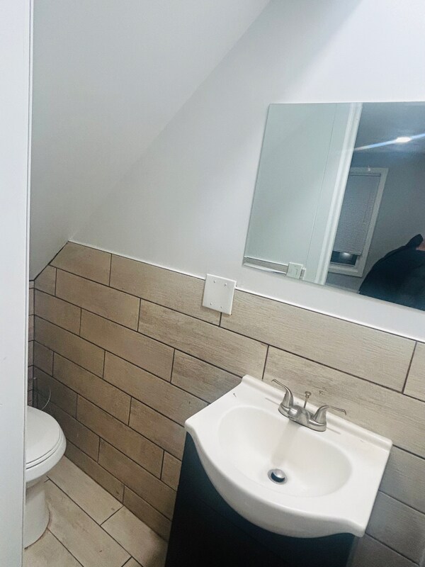 Foto del edificio - 311 W Broadway