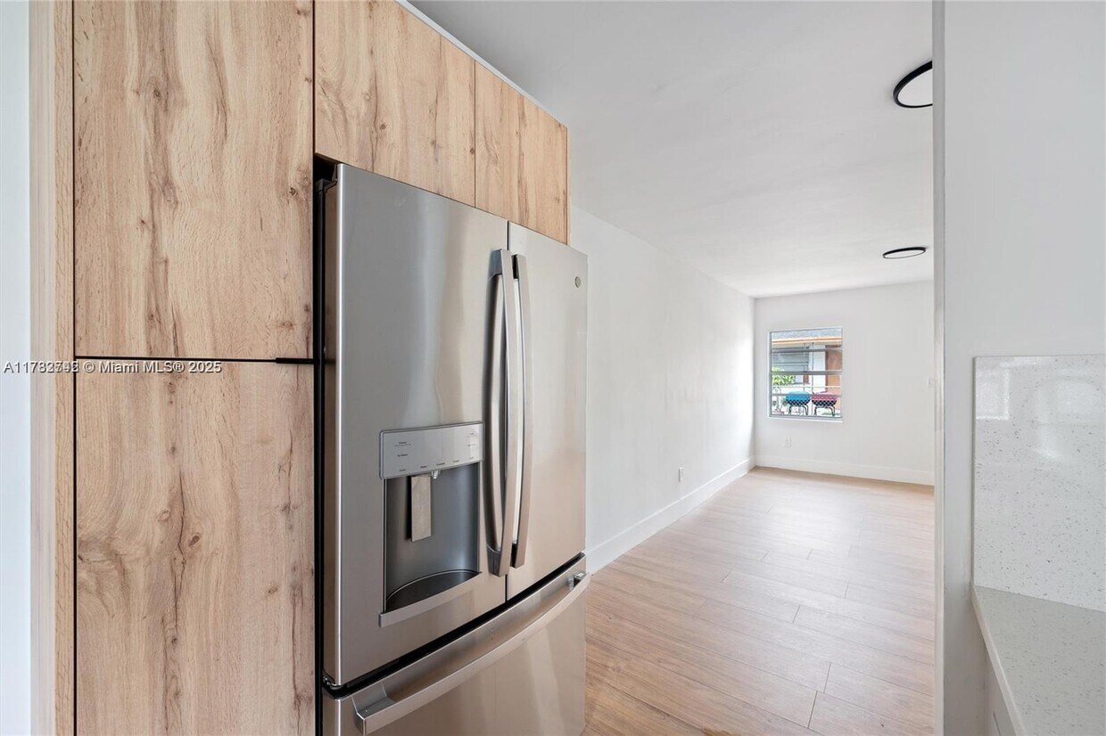 Foto principal - 417 NW 15th Ave