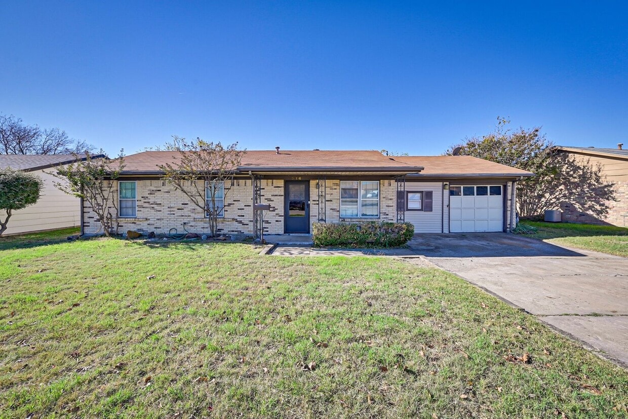 Primary Photo - Crowley 3 Bedroom