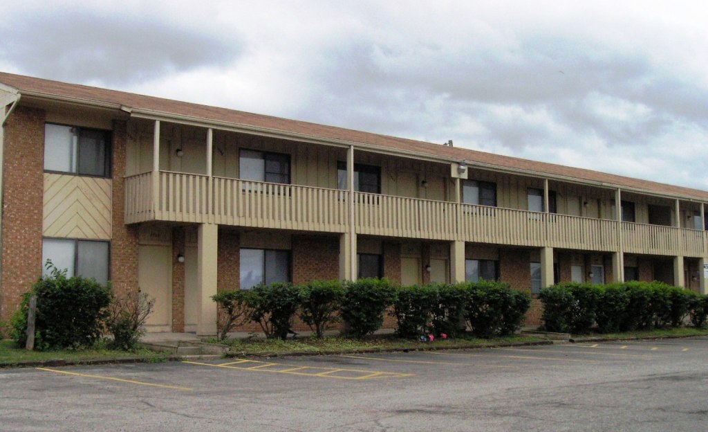 Building Photo - Greenwich Apartments