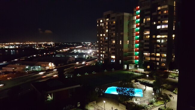 Foto del edificio - 555 Pierce St