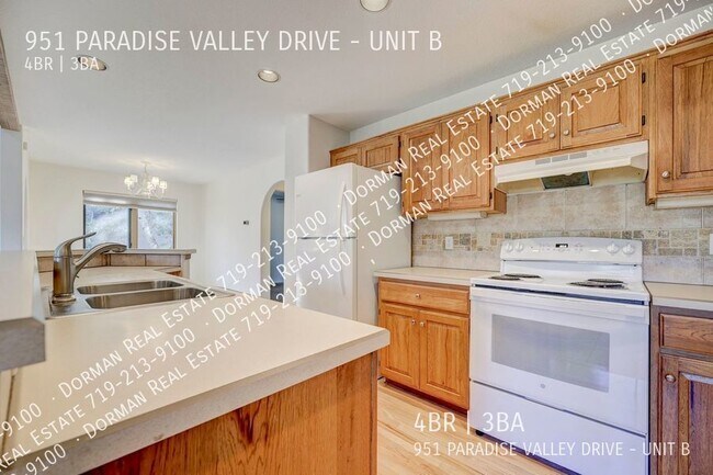 Building Photo - Paradise Valley Duplex with Fenced backyard