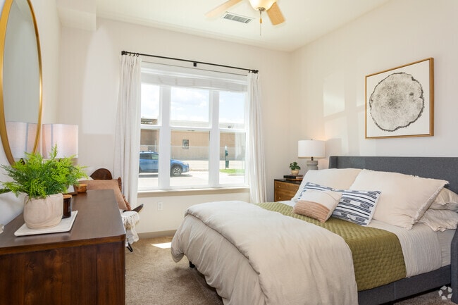 1BR, 1BA - Longs Peak - 701SF - Apex 5510