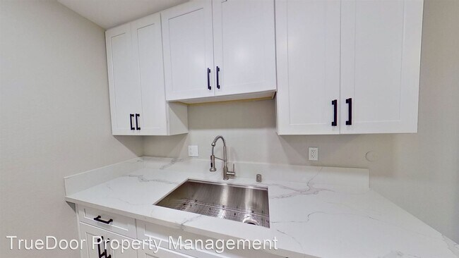 Building Photo - 1 br, 1 bath House - 1010 W MacArthur Blvd...