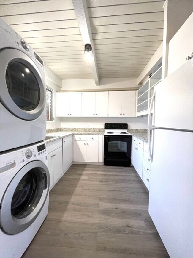 Foto del edificio - 2 Bedroom, 2 Bathroom, 1 Parking (Tropic G...