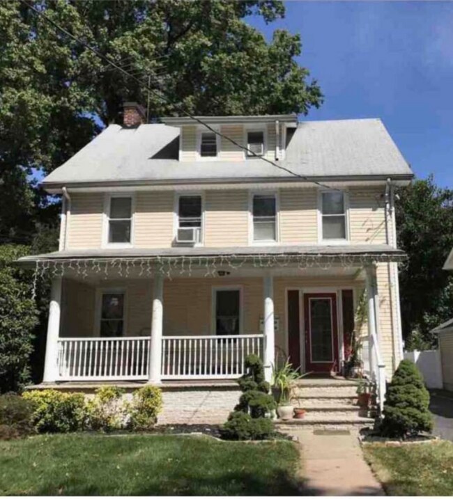 Building Photo - 863 Hamilton St