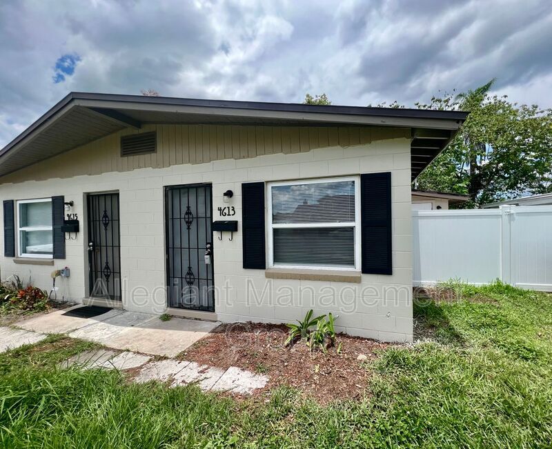 Primary Photo - 4613 Edgewater Dr