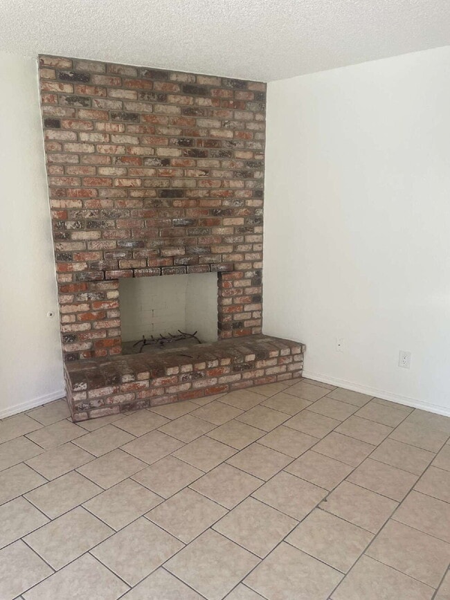 Building Photo - Move in Special! "$200 of 1st months rent"  Cozy 2 Bedroom Apartment in N Merced