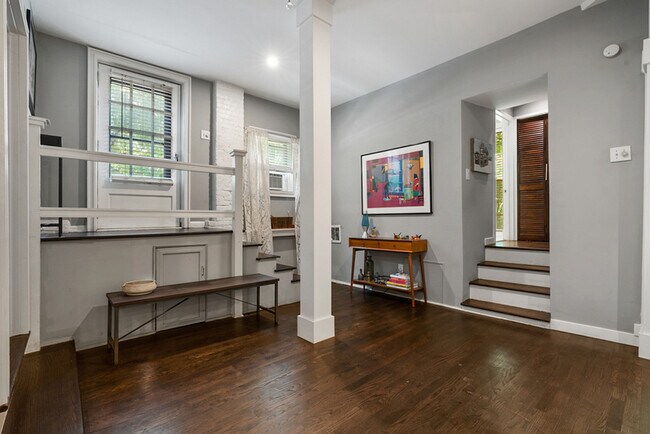 Building Photo - 590 Elmwood Dr NE
