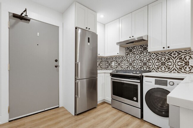 Building Photo - Trendy Unit with In Suite Laundry Durand